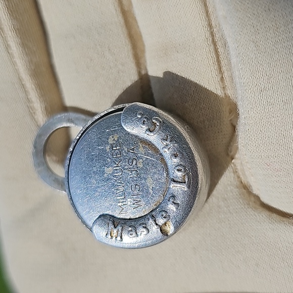 VINTAGE Master Lock Co. Key Fob - Picture 7 of 11